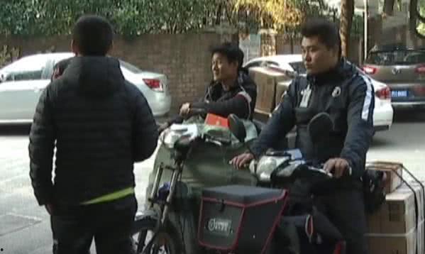 戏精快递小哥娱乐吃瓜酱,娱乐吃瓜酱带你笑翻天